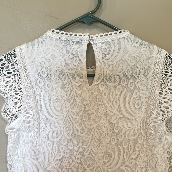 Cable & Gauge white lace overlay blouse cap sleeves Sz M - Picture 7 of 10